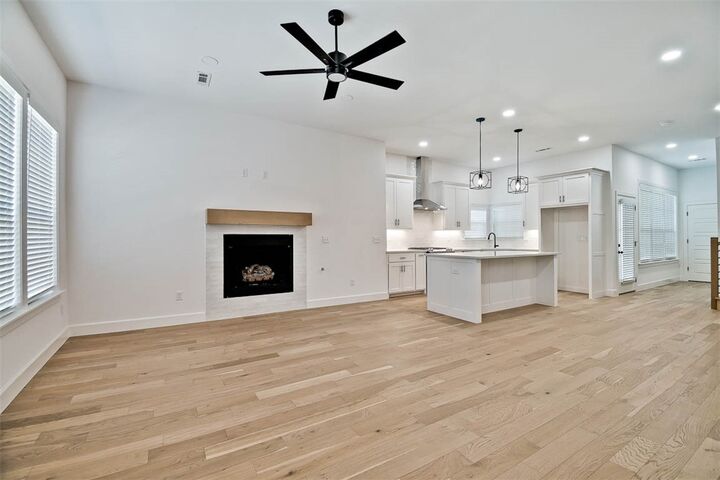Property Photo:  510 W Persimmon Street  AR 72756 
