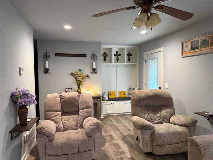 Property Photo: 1101 W Walnut Street OK 74960