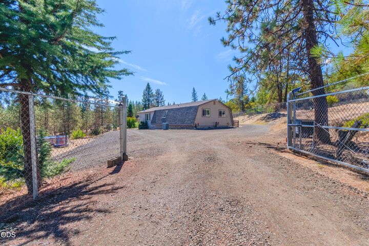 Property Photo:  850 Ragsdale Road  OR 97541 