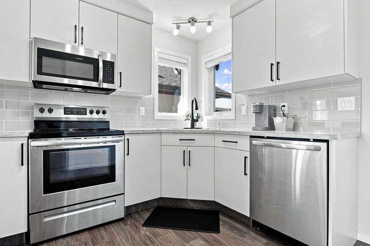 Property Photo:  212 Thomlison Avenue  AB T4P 3E6 