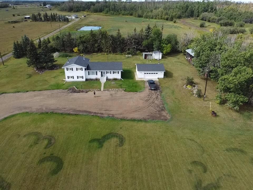Property Photo:  782070 Range Road 62A Road  AB T0H 3G0 