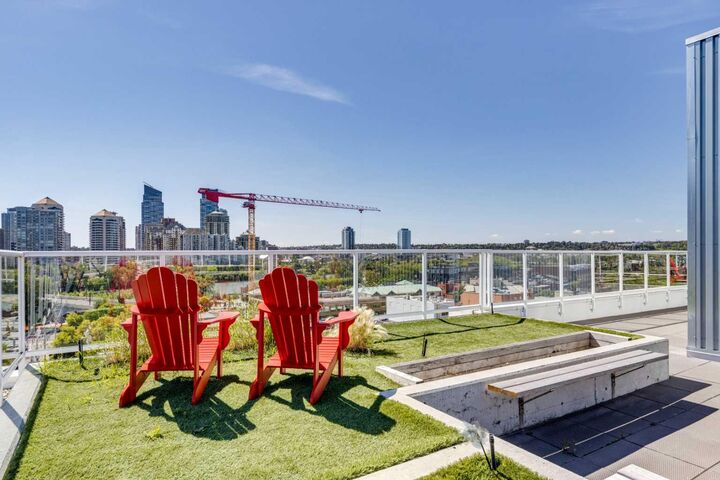 Property Photo:  1087 2 Avenue NW 310  AB T2N 5B2 