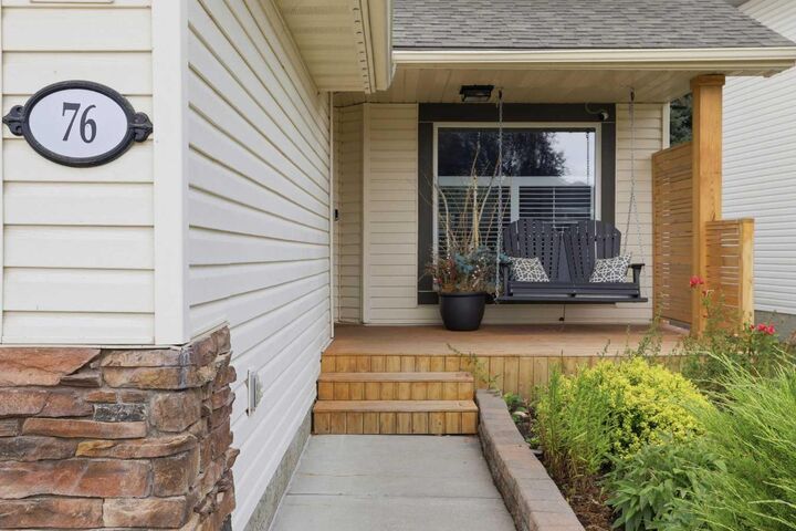 Property Photo:  76 Douglas Park Boulevard SE  AB T2Z 2K9 