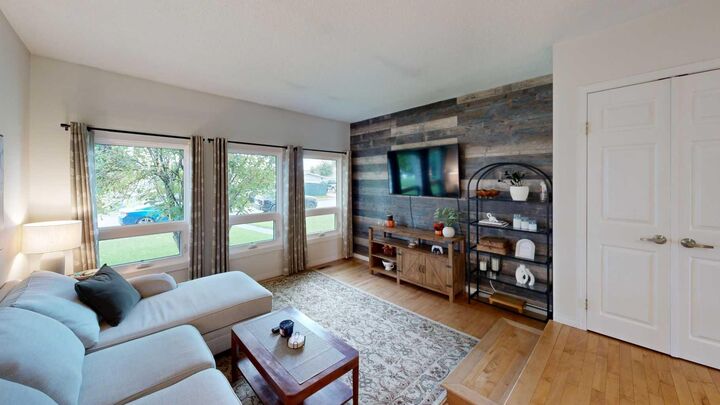 Property Photo:  30 Cochrane Road  AB T7S 1C2 