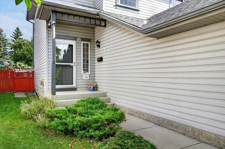 Property Photo:  1012 Cranston Drive SE  AB T3M 1A7 