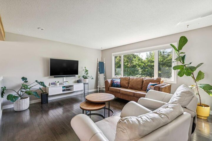Property Photo:  7623 Fleetwood Drive SE  AB T2H 0X2 