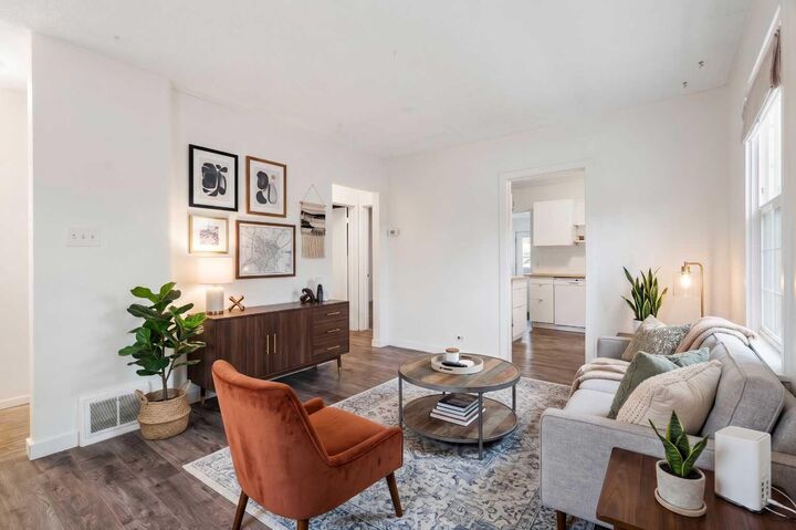 Property Photo:  506 19 Street NW  AB T2M 0Y6 