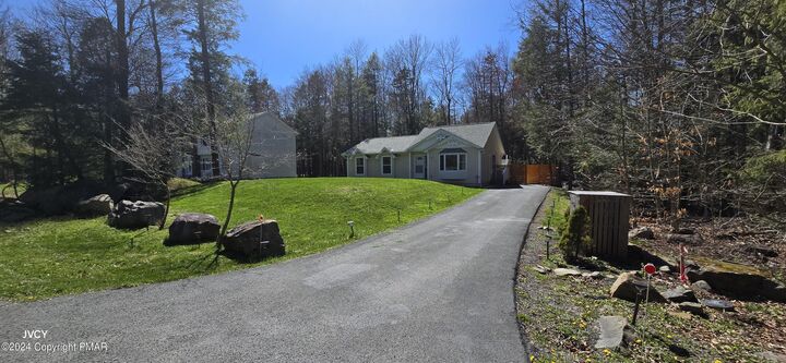 Property Photo:  331 Mohansic Lane  PA 18466 