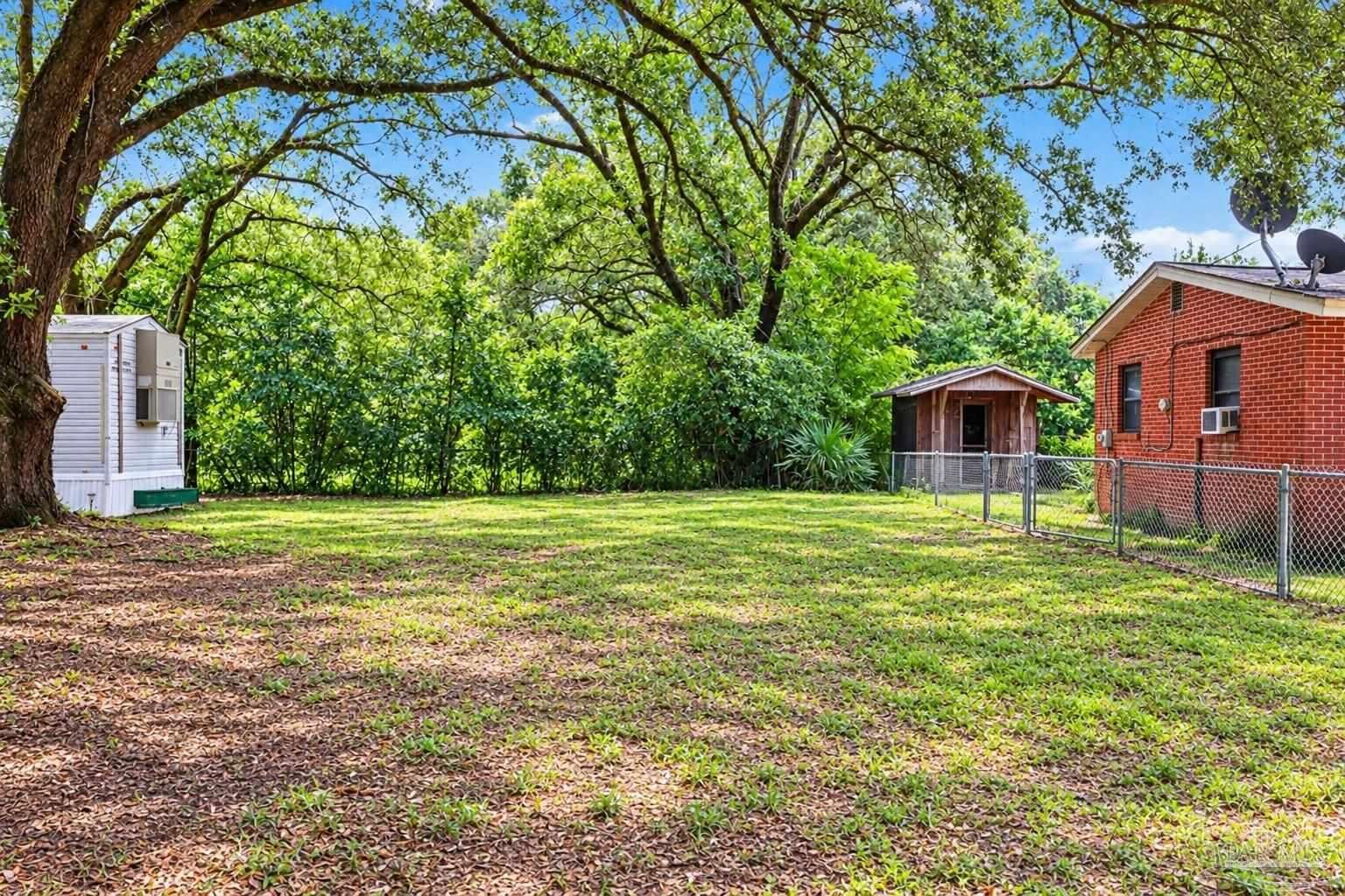 Property Photo:  6807 Rolling Hills Dr  FL 32505 
