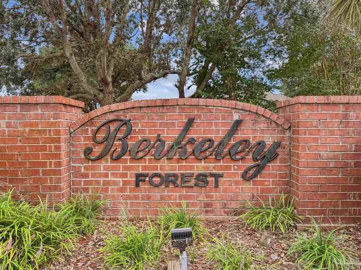 Property Photo:  1329 Connemara Cir  FL 32563 