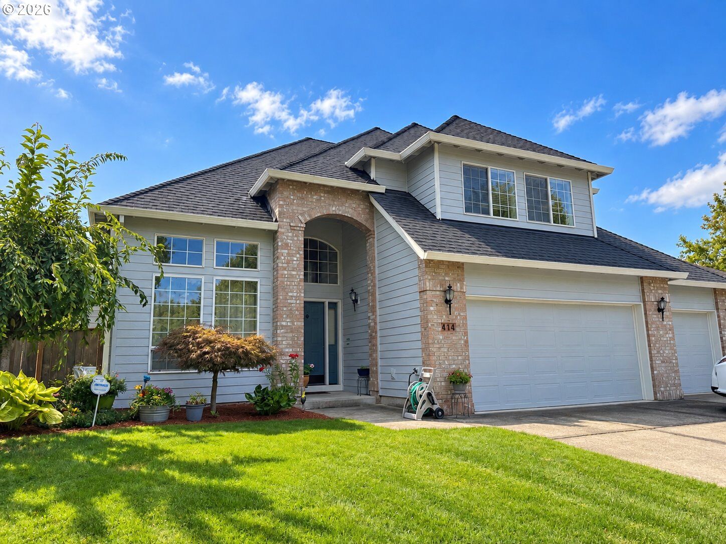 Property Photo: 414 NE Lenox St OR 97124