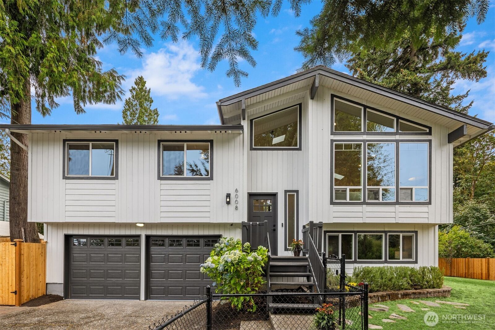 Property Photo:  6008  116th Ave  NE  WA 98033 