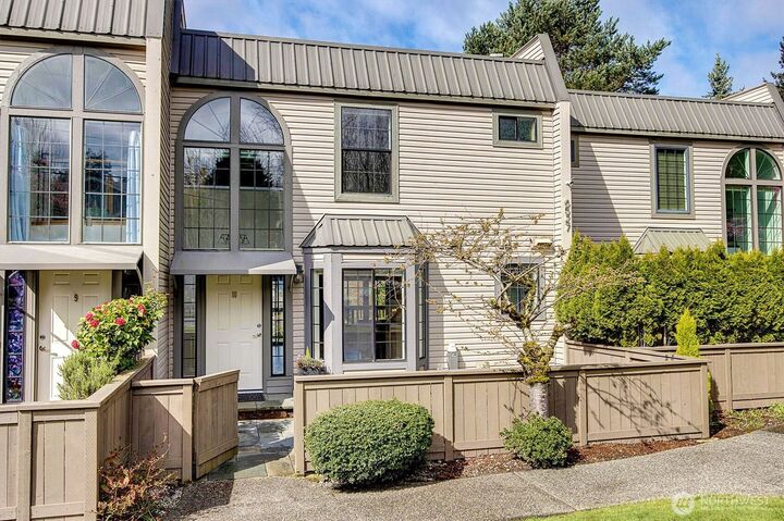 Property Photo:  6527  106th Avenue NE 10  WA 98033 