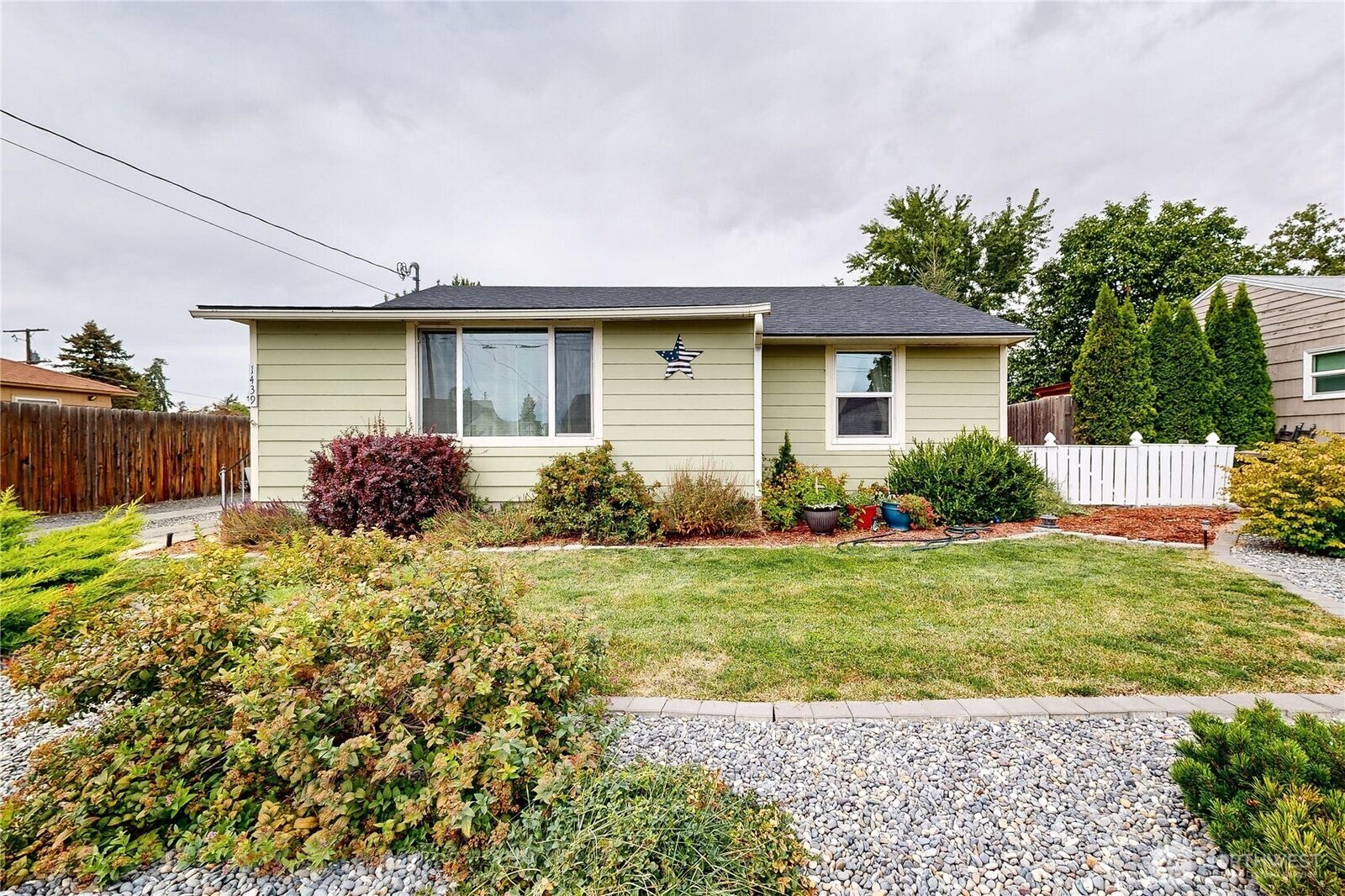Property Photo: 1439 Francis Avenue WA 99362
