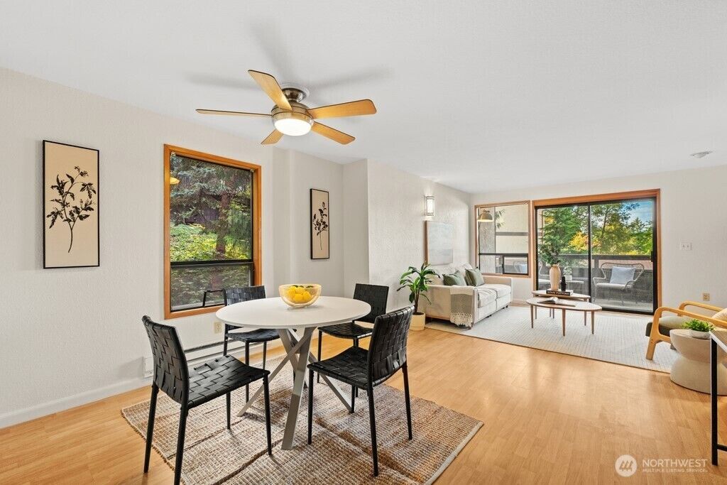 Property Photo: 136 Summit Avenue N B8 WA 98030