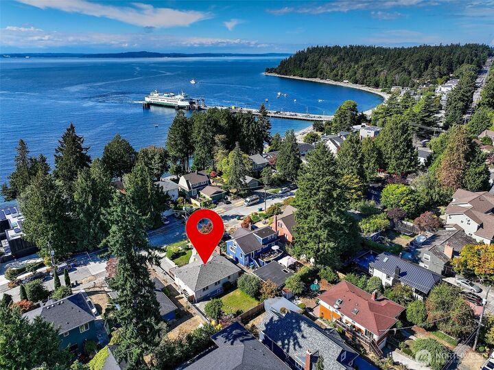 Property Photo:  9240  Fauntleroy Way SW  WA 98136 