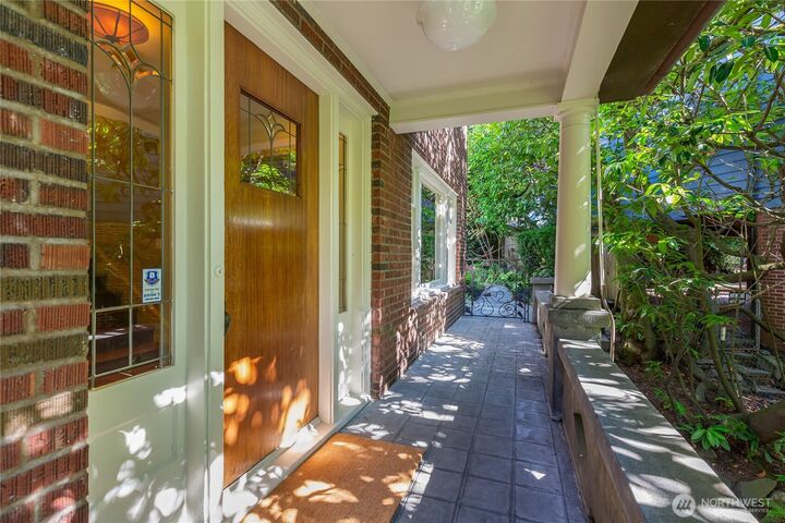 Property Photo:  2306  Lake Park Drive S  WA 98144 