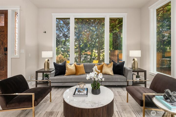 Property Photo:  4600  Green Lake Way N  WA 98103 