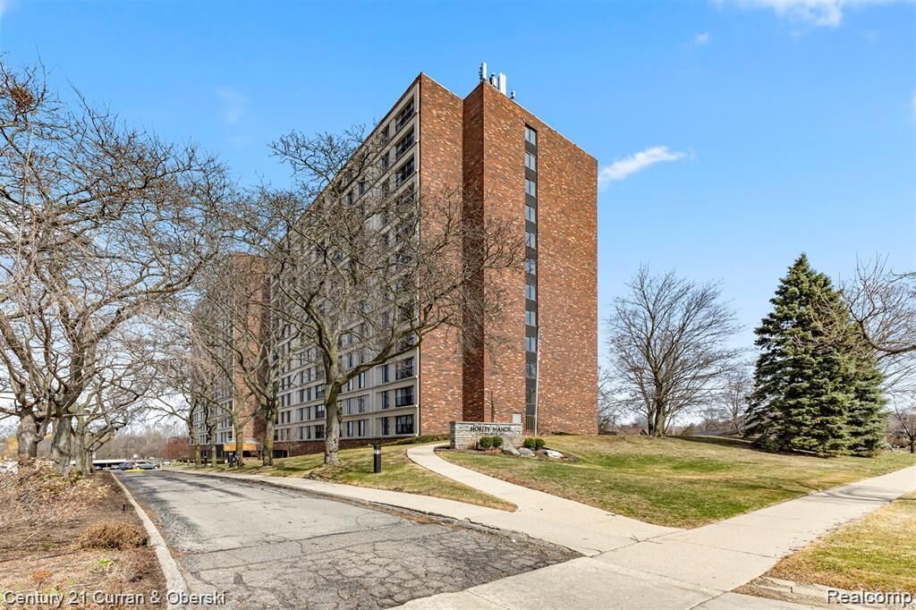 Property Photo:  21800 Morley Avenue 618  MI 48124 