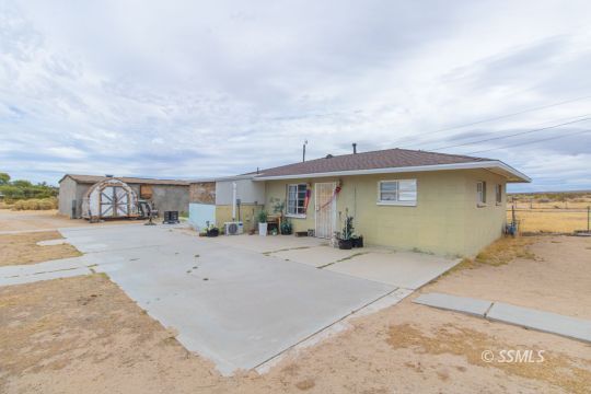 Property Photo:  814 &Amp 815 E Coral Ave  CA 93555 