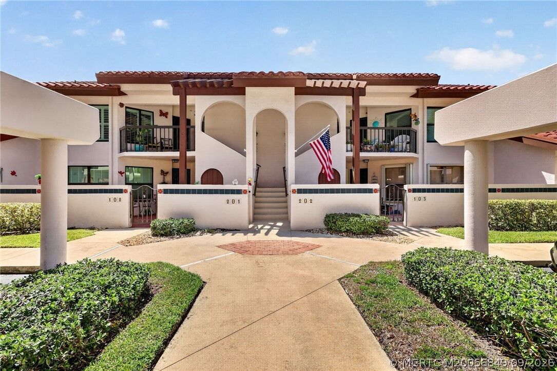 Property Photo: 6011 SE Martinique Drive 201 FL 34997