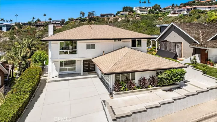 Property Photo:  525 E Avenida San Juan  CA 92672 