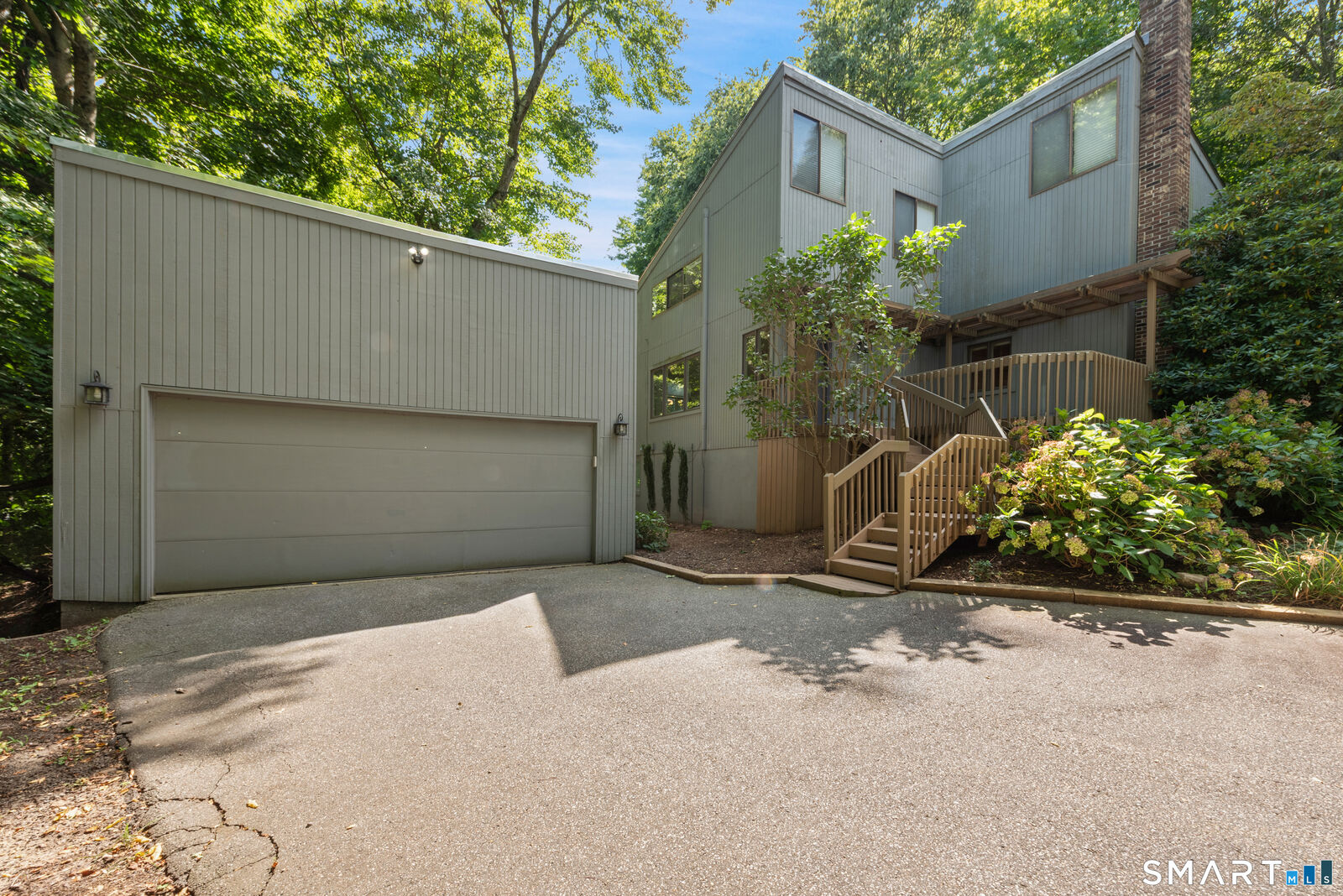 Property Photo:  48 Russett Drive  CT 06437 