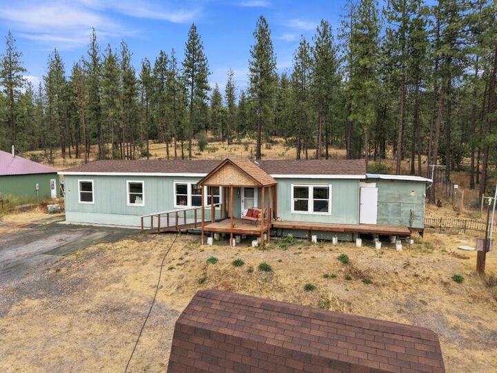 Property Photo: 5457 K Tarbert Rd WA 99006