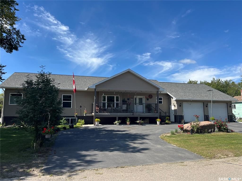 Property Photo:  105 Jim Headington Way  SK S0A 4J0 