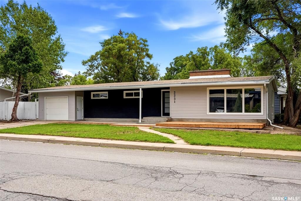 Property Photo: 2251 Jubilee Avenue SK S4S 3V3