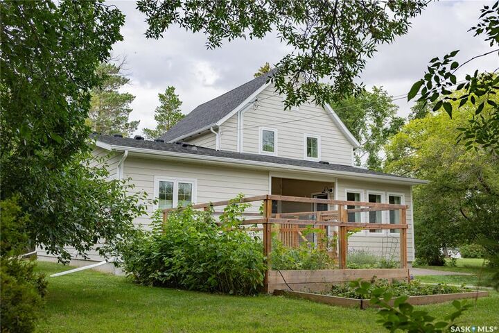 Property Photo:  208 1st Street  SK S0K 1K0 