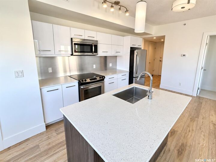 Property Photo:  408 B Avenue S 403  SK S7M 5M9 