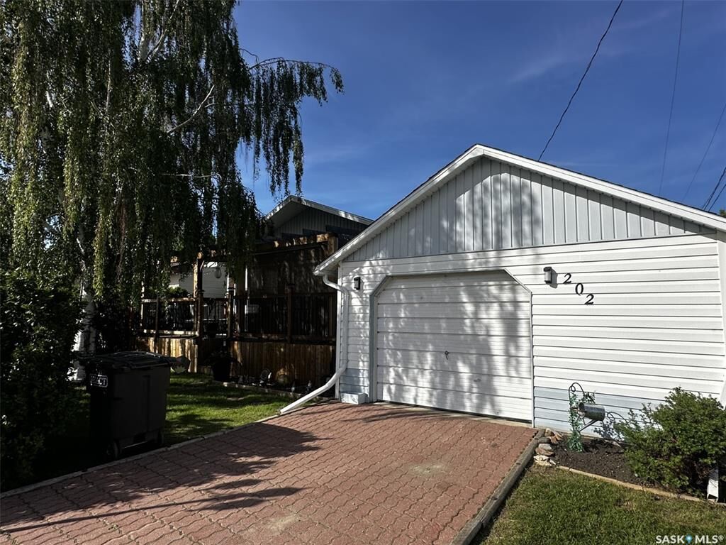 Property Photo:  202 Willow Street  SK S0K 2P0 