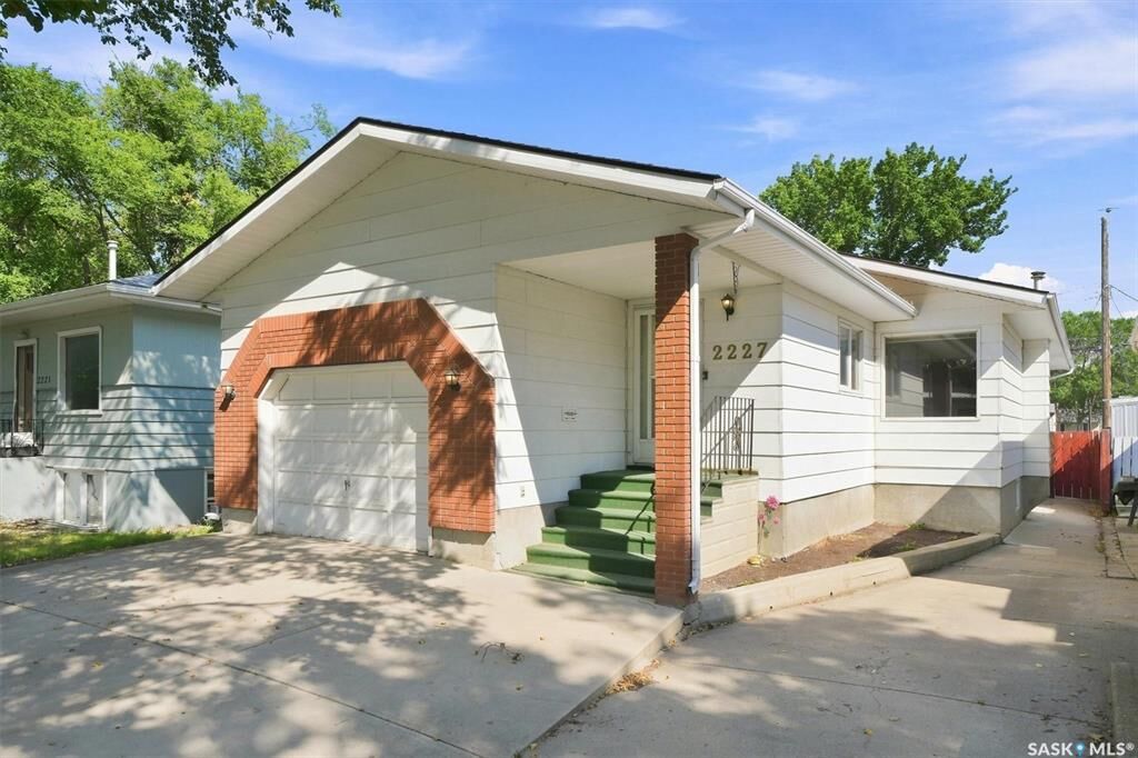 Property Photo:  2227 Herman Avenue  SK S7M 0N4 