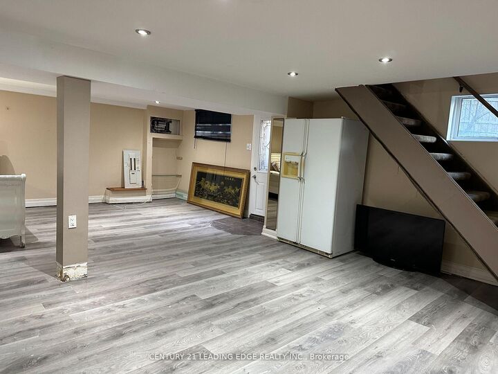 Property Photo: 24 Barnsley Court (Bsmt) ON M1R 3X5