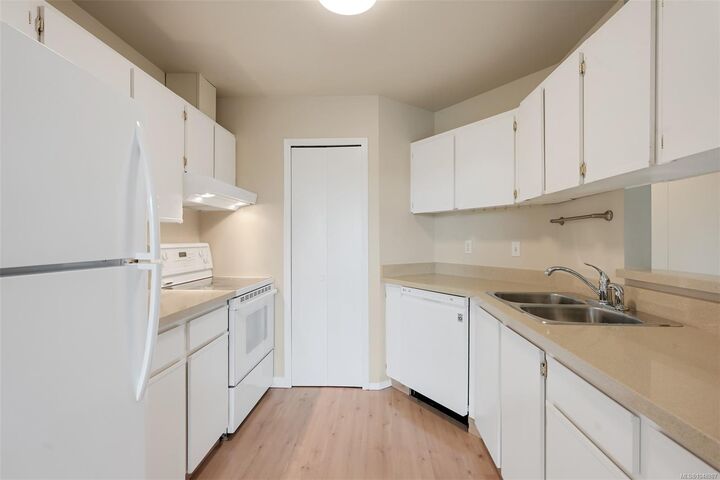 Property Photo:  4030 Quadra St #201  BC V8X 1K2 