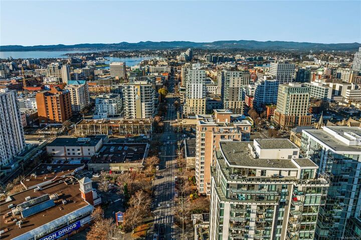 Property Photo:  960 Yates St #Ph1801  BC V8V 3M3 