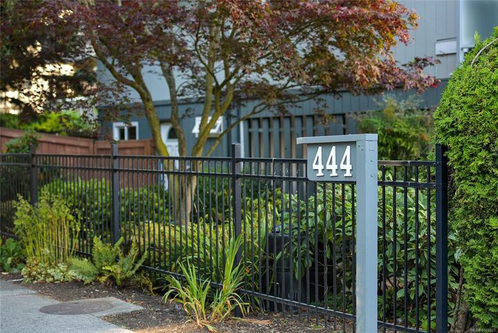 Property Photo:  444 Michigan St #2  BC V8V 1R5 