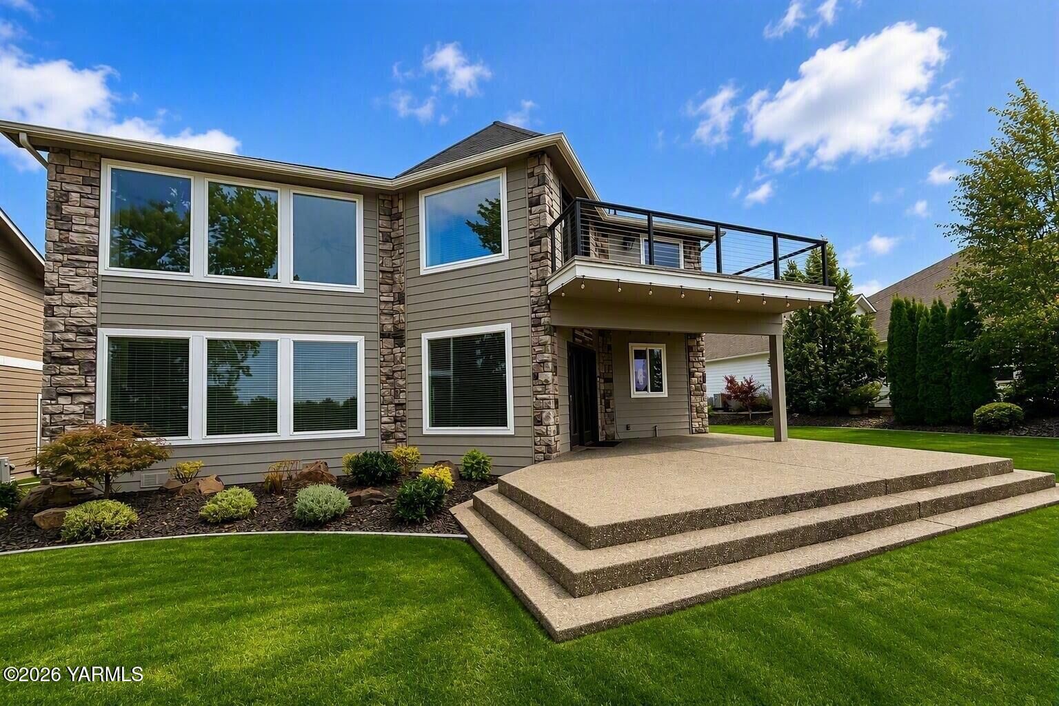 Property Photo: 9503 Occidental Rd WA 98903