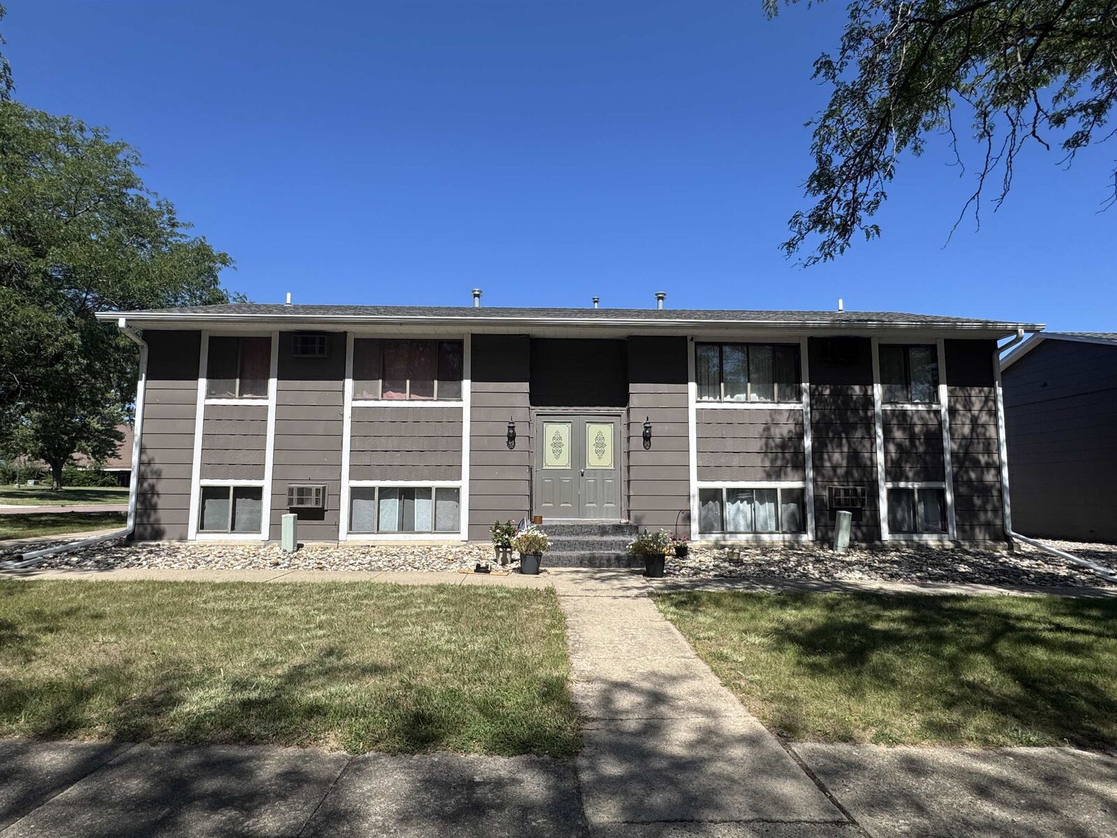 Property Photo:  302 Bunker Ln  SD 57078 