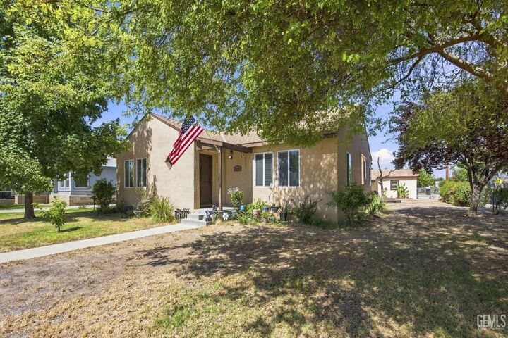 Property Photo: 2600 5th Street CA 93304