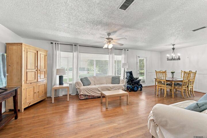 Property Photo:  10142 Mollylea Dr  LA 70815 