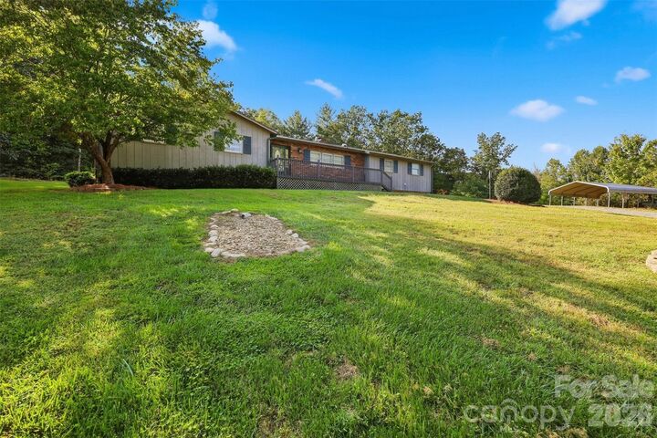 Property Photo:  258 Nine Patch Lane  NC 28681 