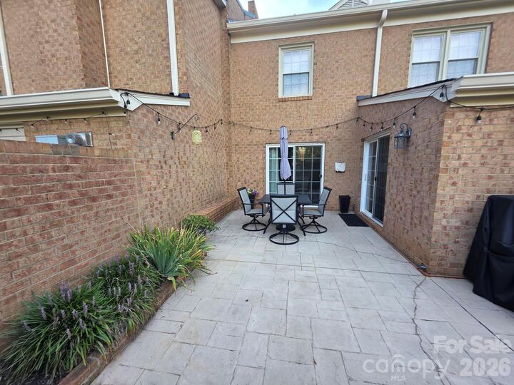 Property Photo:  6816 Dumbarton Drive  NC 28210 