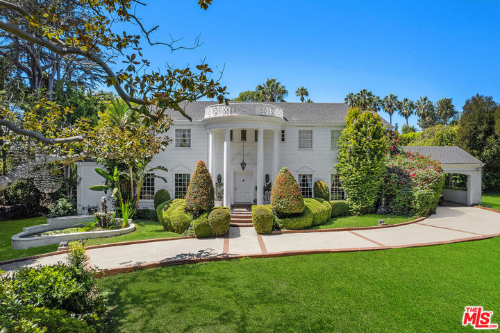 Property Photo:  251 N Bristol Ave  CA 90049 