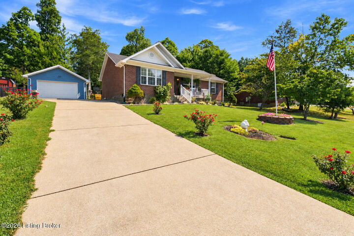 Property Photo: 122 Chesapeake Trail KY 40013