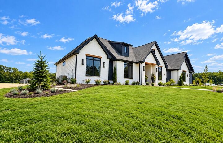 Property Photo:  464 Stonebridge Pkwy  IN 46383 