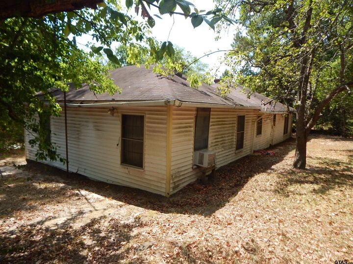 Property Photo: 715 Clark St TX 75644