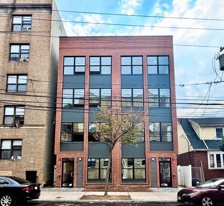 Property Photo:  88 Bergen Ave 2  NJ 07305 