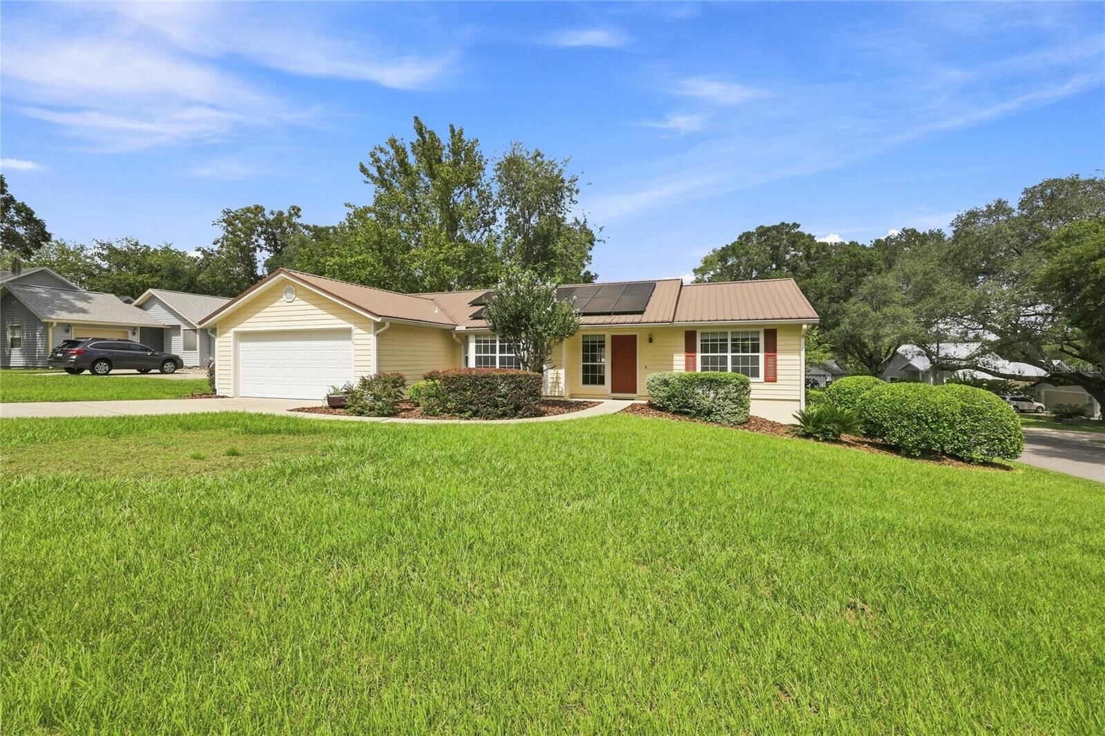 Property Photo: 8516 NW 35th Lane FL 32606